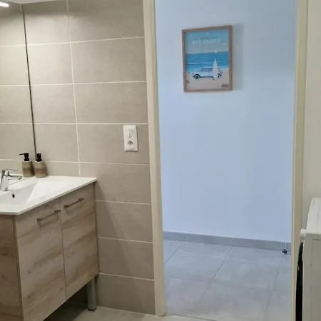 T2 Classe 3 Etoiles Dans Neuve Avec Piscine 아파트